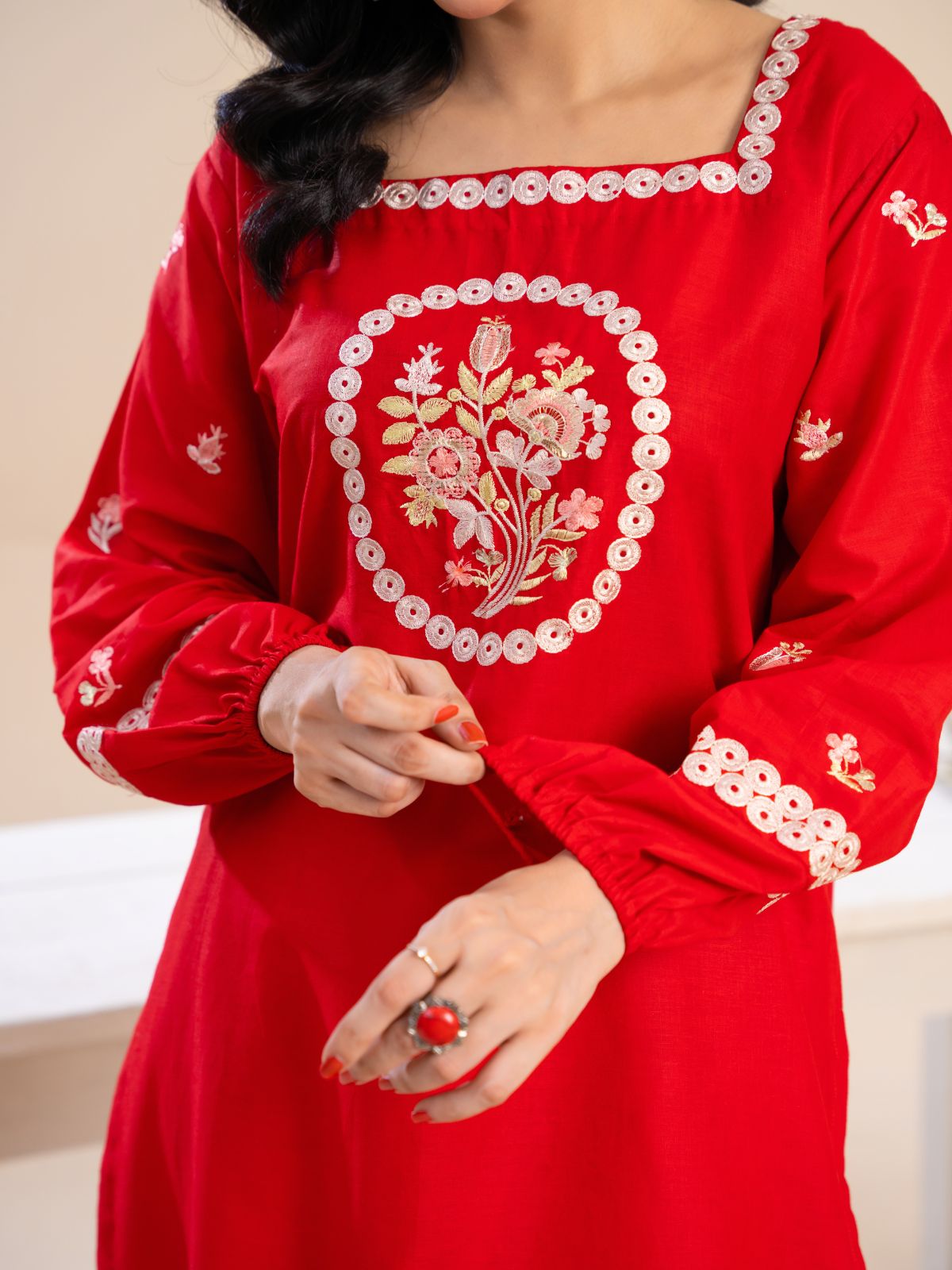 RED MOTIVE